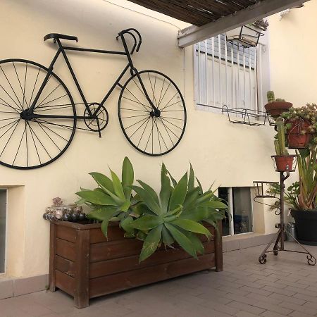 Bellavista Bike Stop Spoltore Bagian luar foto