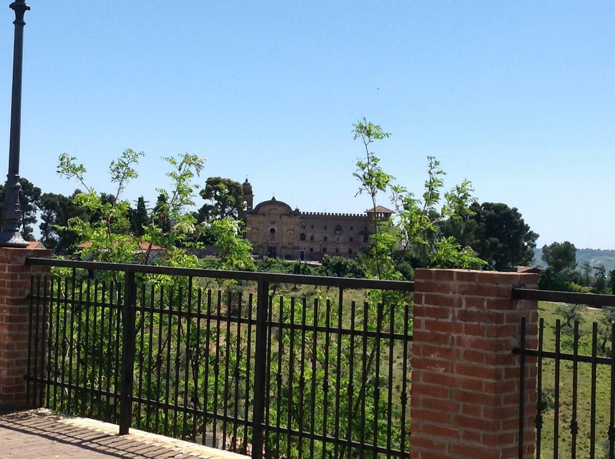 Bellavista Bike Stop Spoltore Bagian luar foto
